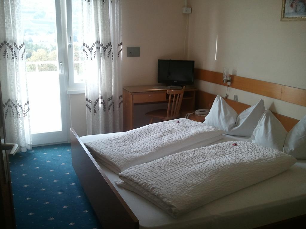 Hotel Lux Merano Quarto foto