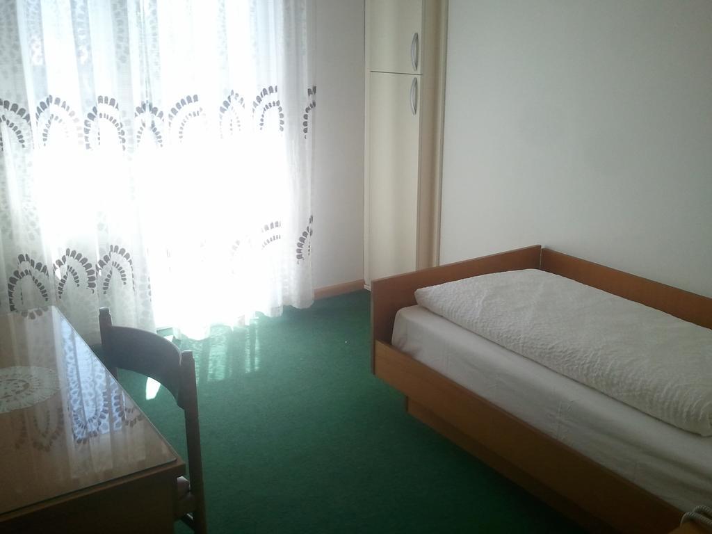 Hotel Lux Merano Quarto foto