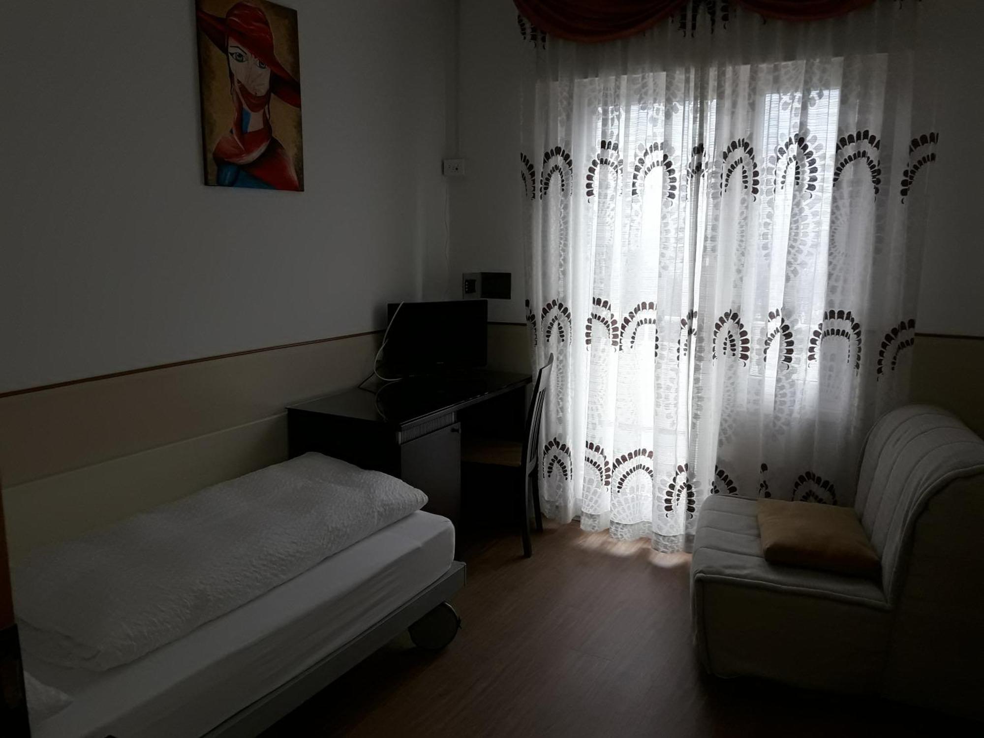 Hotel Lux Merano Quarto foto