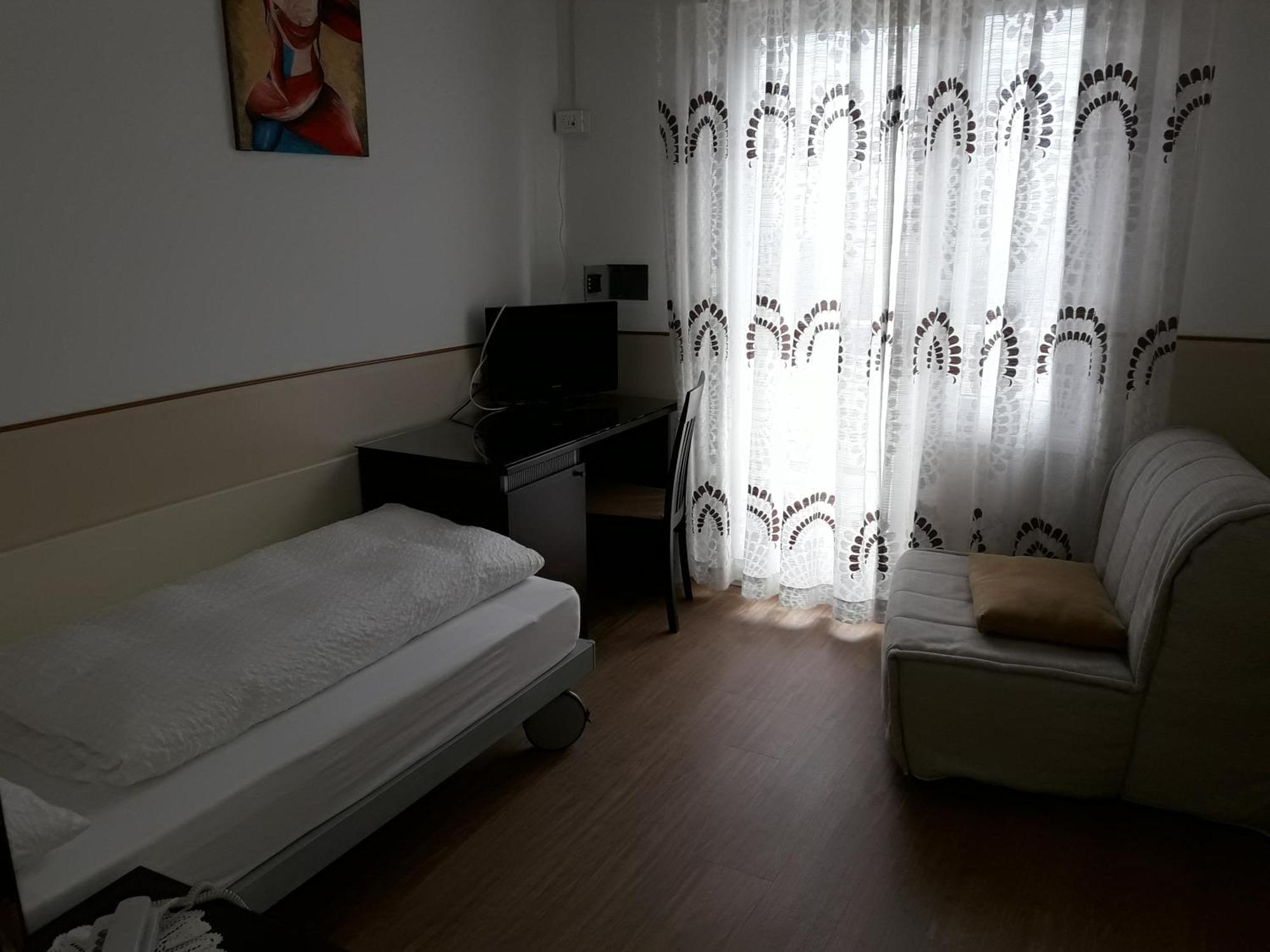 Hotel Lux Merano Quarto foto