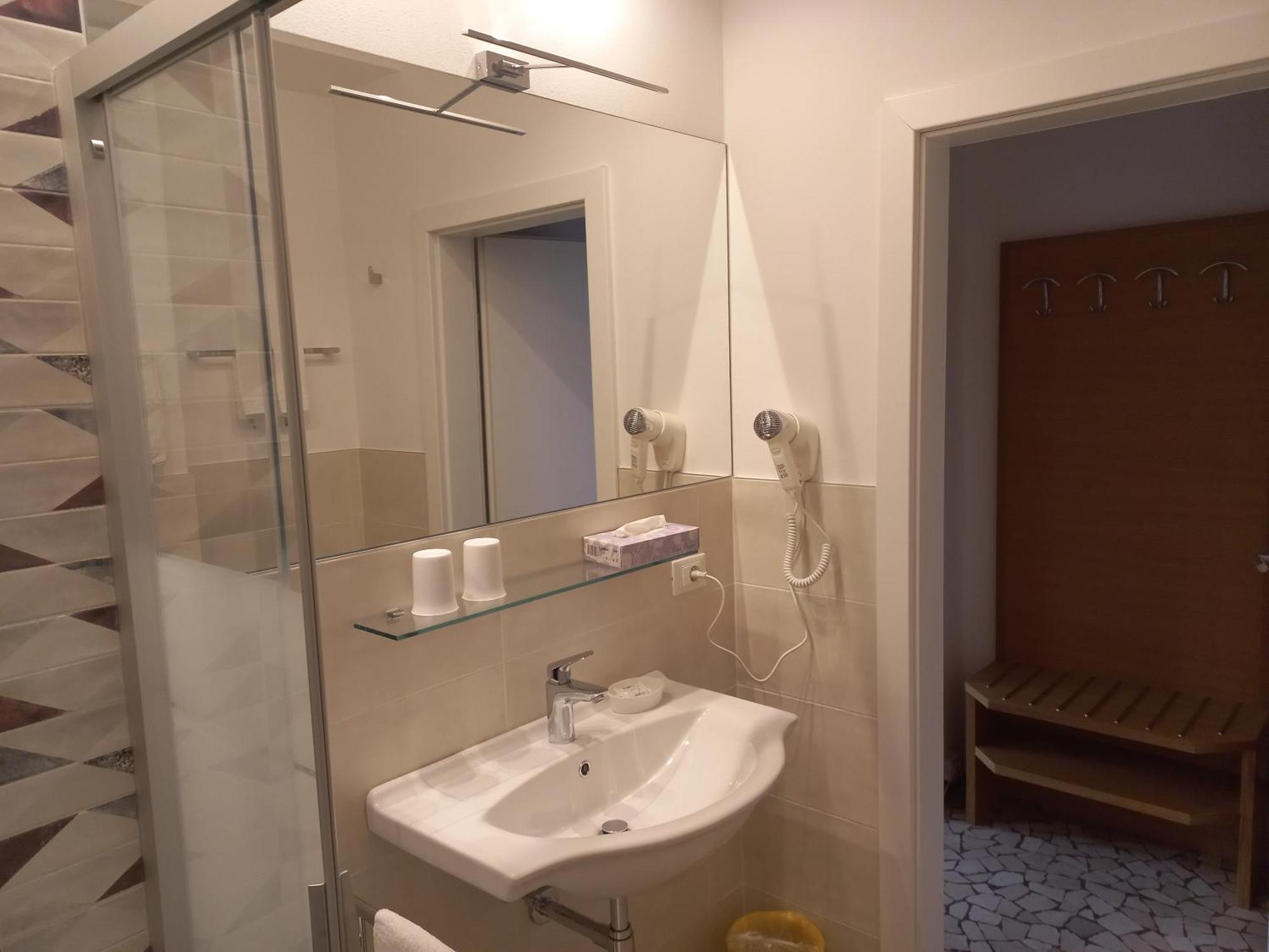 Hotel Lux Merano Quarto foto
