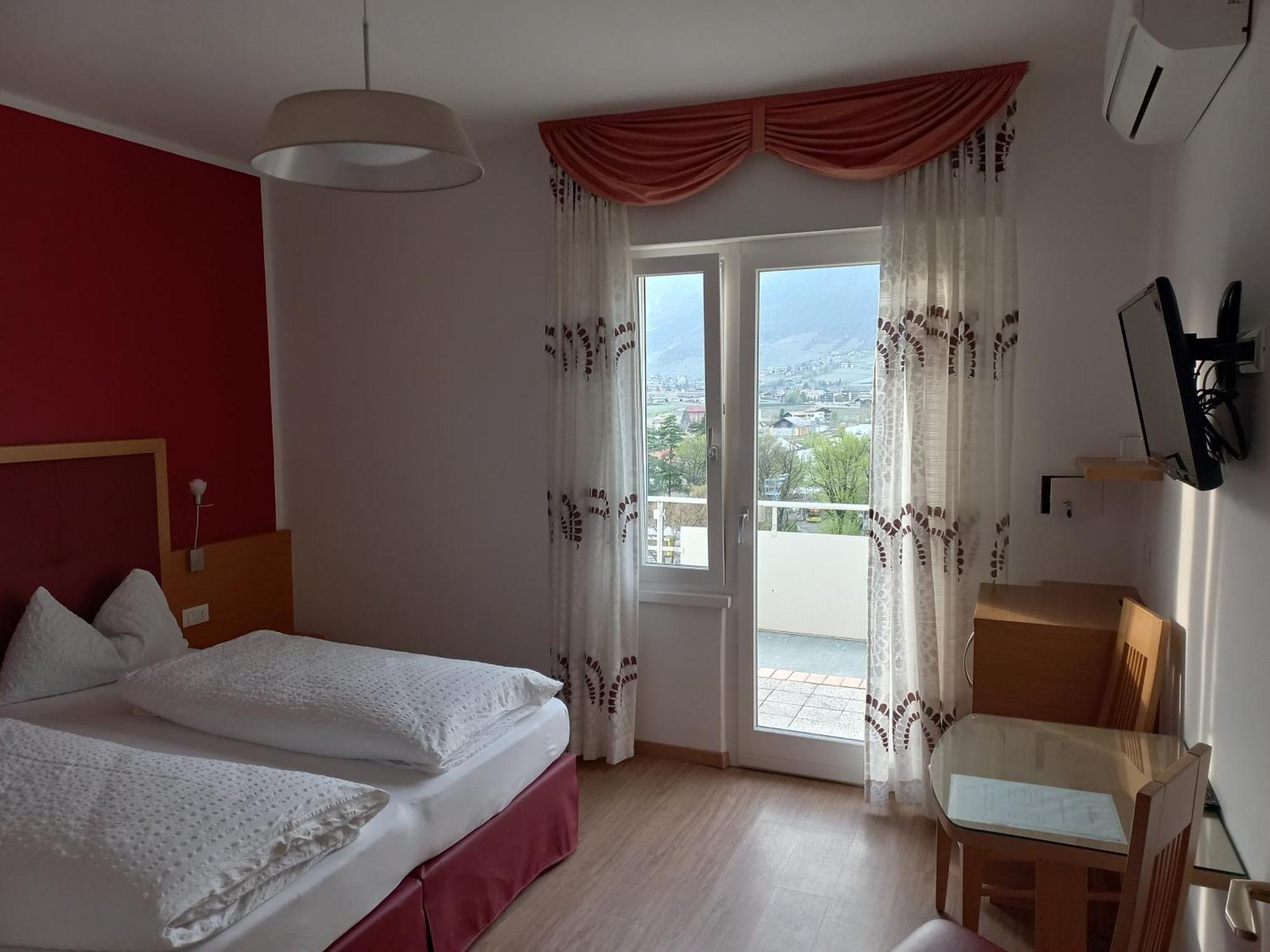 Hotel Lux Merano Quarto foto